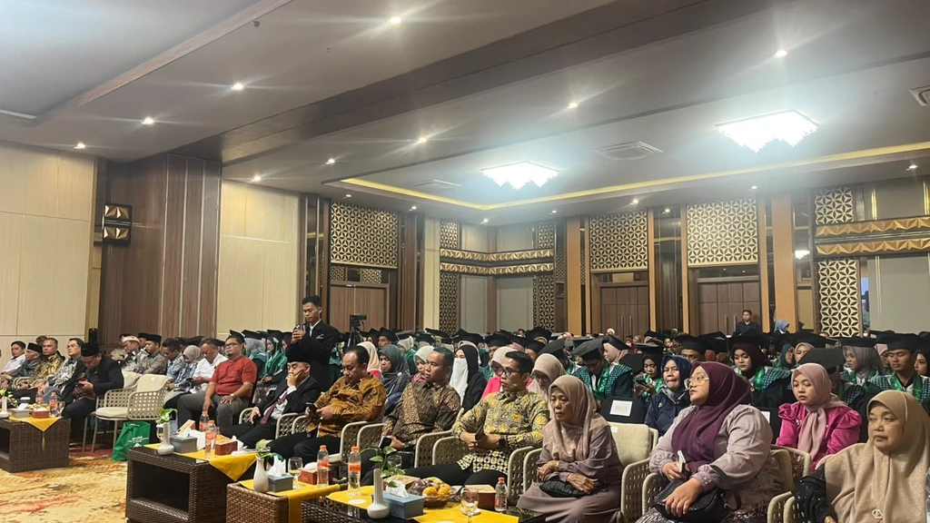 Pelaksanaan Wisuda Ke-8 Kampus Institut Nasional Nusantara Al Farabi Pangandaran